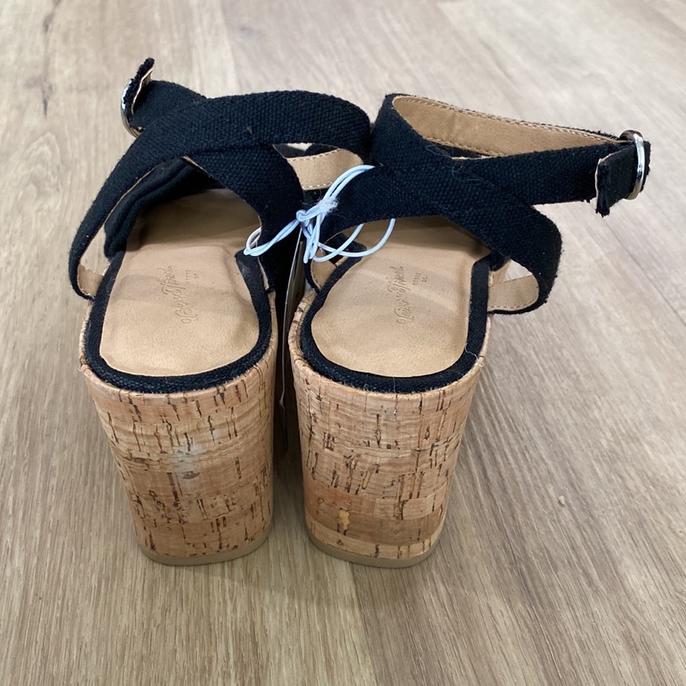 NEW Women’s Universal Thread Mellie Wedge Heels - Picture 3 of 3